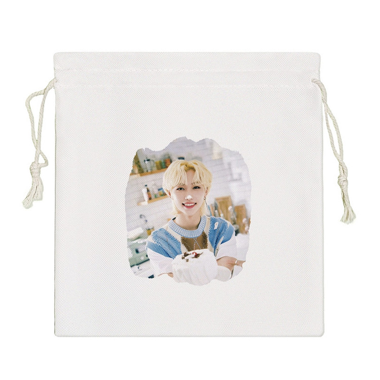 نظم دهنده خندالو مدل فلیکس گروه موسیقی استری کیدز Stray Kids کد 1370-S