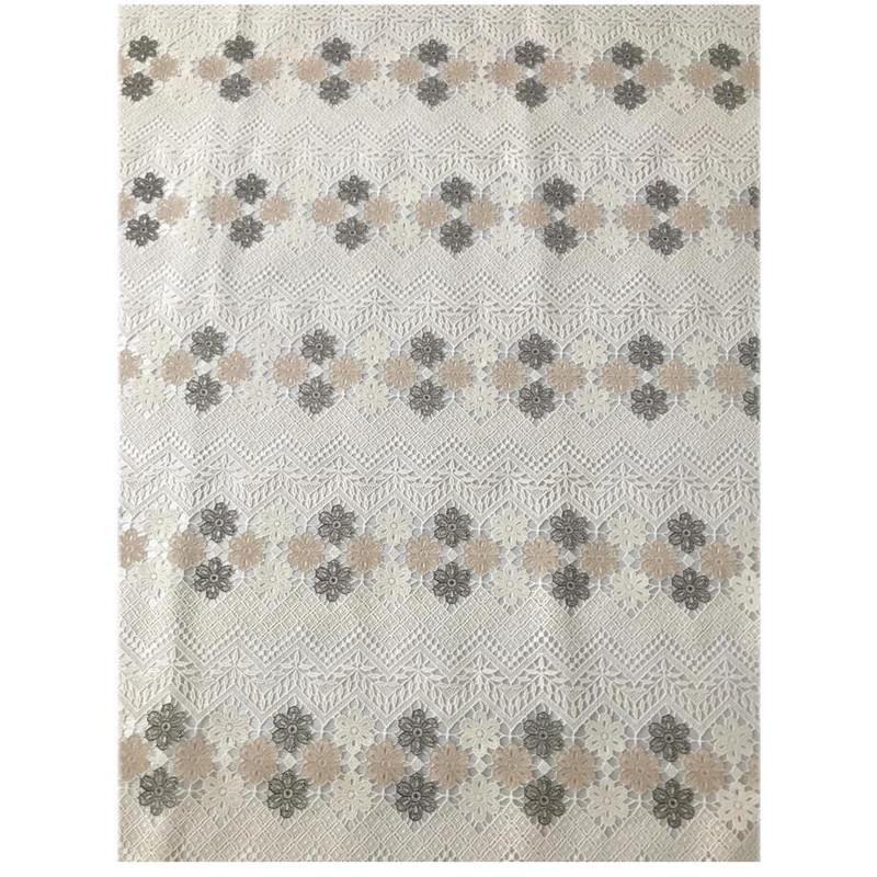 سفره 24 نفره مدل رویال طرح گیپور سایز 600×140 سانتی متر