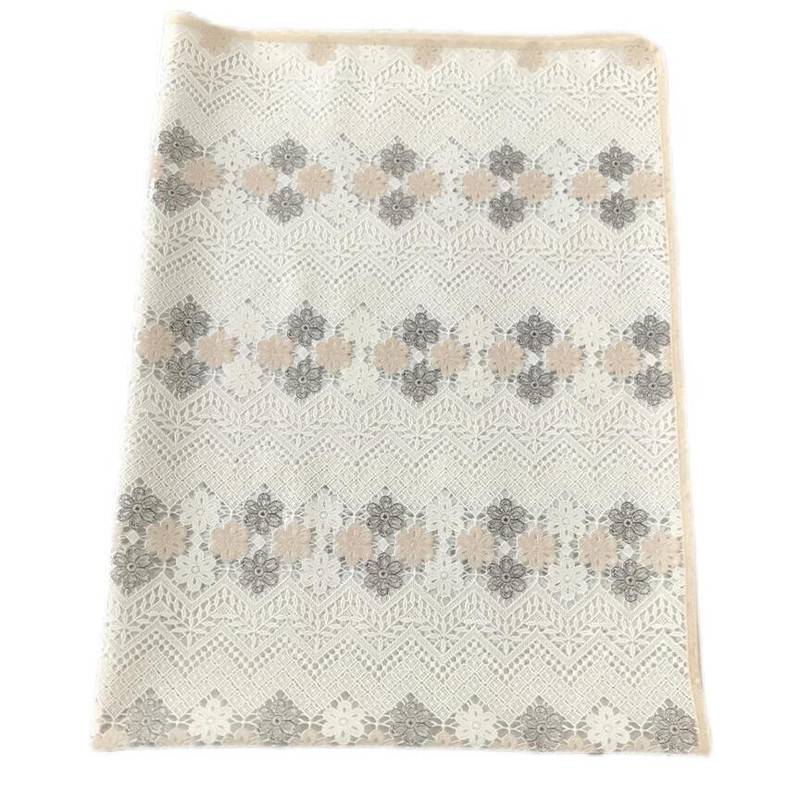 سفره 24 نفره مدل رویال طرح گیپور سایز 600×140 سانتی متر